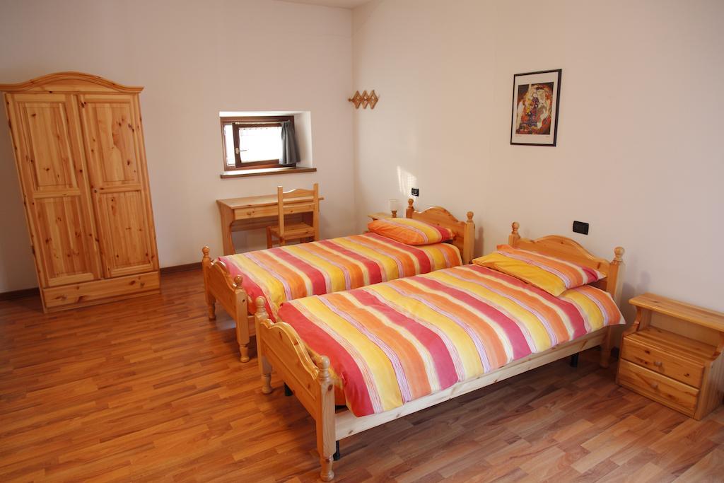 Bed and Breakfast Sentiero Valinis Fanna Zimmer foto